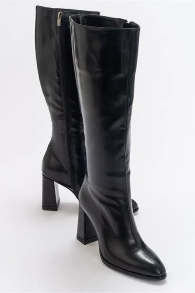 Prologue Shoes Decer Knee High Boot In Black