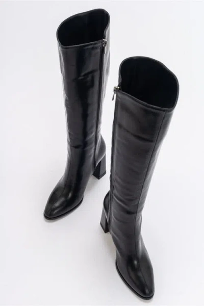 Prologue Shoes Decer Knee High Boot In Black