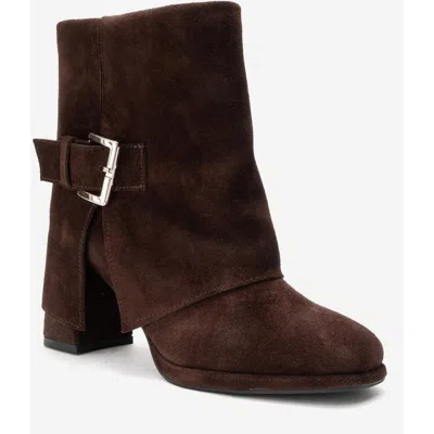 Forever & Always Shoes Lore Leather Block Heel Boot In Brown
