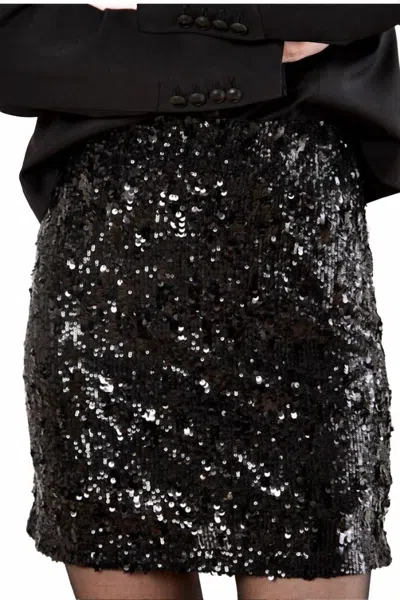 Apricot Mini Sequins Skirt In Black In Black