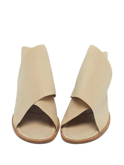 Pre-owned Manolo Blahnik Cream Flat Sandals In Neutral