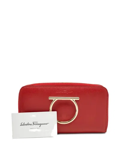 Pre-owned Ferragamo Gancini Leather Wallet In Red