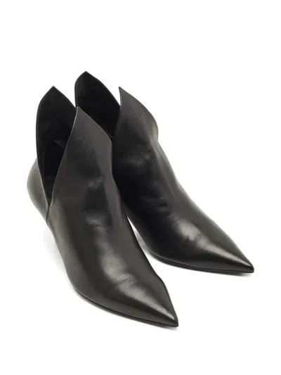 Pre-owned Burberry Essendon Leather Pumps In Black