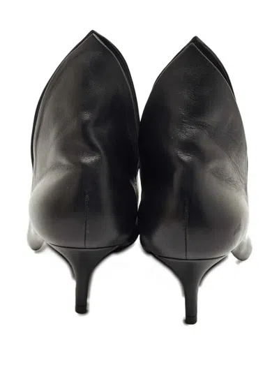 Pre-owned Burberry Essendon Leather Pumps In Black