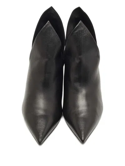 Pre-owned Burberry Essendon Leather Pumps In Black