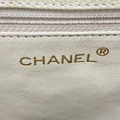 Pre-owned Chanel Cream Grained Calfskin Shoulder Bag () In White