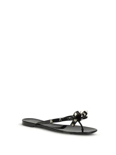 Valentino Garavani The Rockstud Rubber Flip Flops In Black
