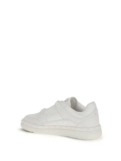 Valentino Garavani Freedots Low Top Sneakers In Black