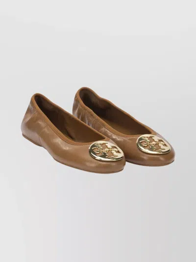 Tory Burch Round Toe Ballerina Shoes With Textured Outsole In Brown
