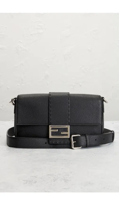 Fwrd Renew Umhängetasche Fendi In Black