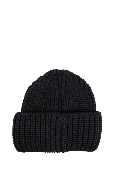 Moncler Grenoble Logo Patch Knitted Beanie In Black