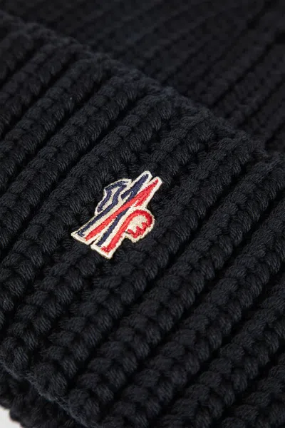 Moncler Grenoble Logo Patch Knitted Beanie In Black
