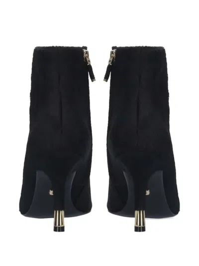 Lola Cruz Pointed Boots In Black