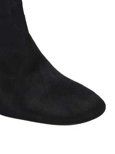 Lola Cruz Pointed Boots In Black