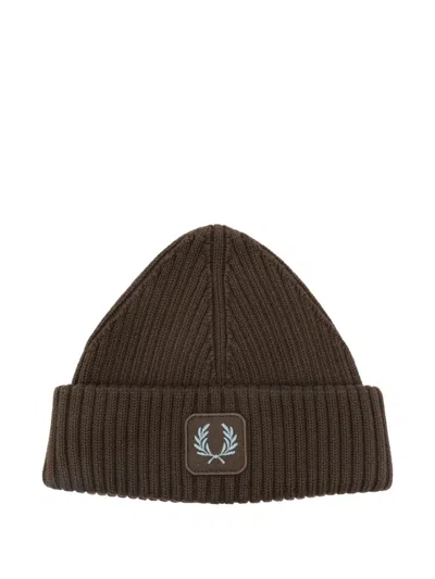 Fred Perry Ribbed Logo-patch Beanie Hat In Brown