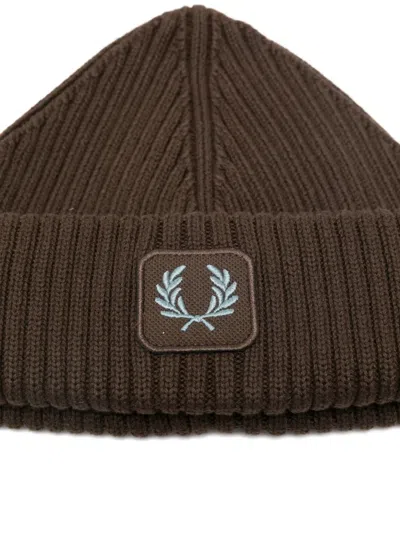 Fred Perry Ribbed Logo-patch Beanie Hat In Brown