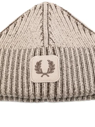 Fred Perry Logo-patch Beanie Hat In Gray