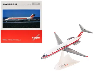 Geminijets Douglas Dc-9-30f Commercial Aircraft "swissair" (hb-ifw) White With Red Stripes 1/200 Diecast Model 