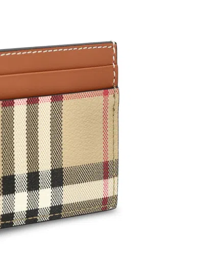 Burberry Check Pattern Leather Cardholder With Contrasting Trim In Brown