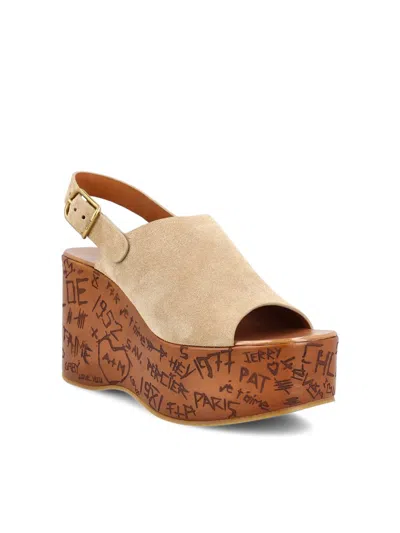Chloé Desert Sand Platform Sole Graffiti Print Sandals In White