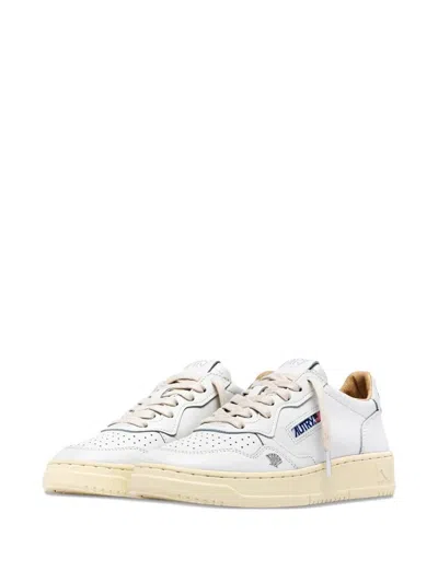 Autry Medalist Low Sneakers In White Leather With Silver Embroidery In White