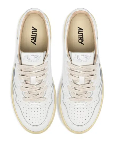 Autry Medalist Low Sneakers In White Leather With Silver Embroidery In White