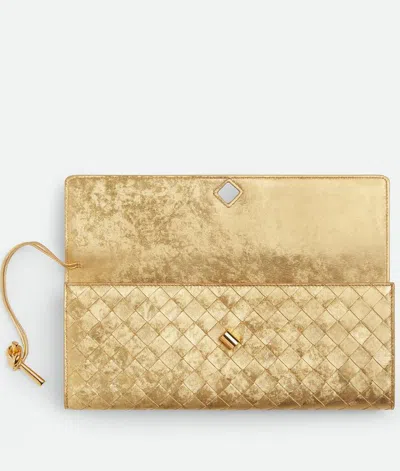 Bottega Veneta Andiamo Clutch In Gold