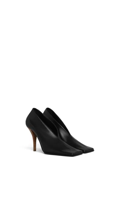 Alaïa Square Leather High Heels In Black