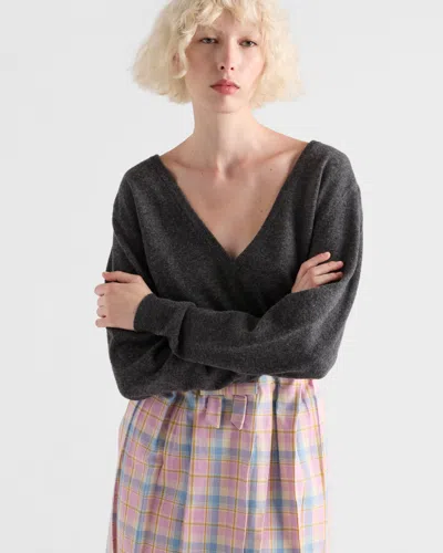 Prada Pullover Aus Kaschmir Mit V-ausschnitt In Black