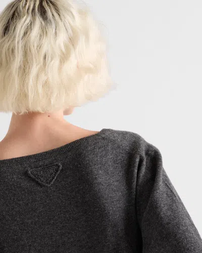 Prada Pullover Aus Kaschmir Mit V-ausschnitt In Black