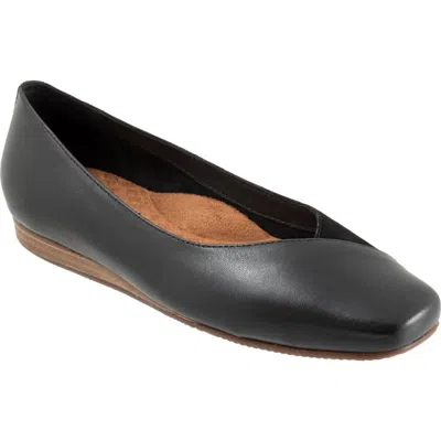 Softwalk ® Vina Flat In Black