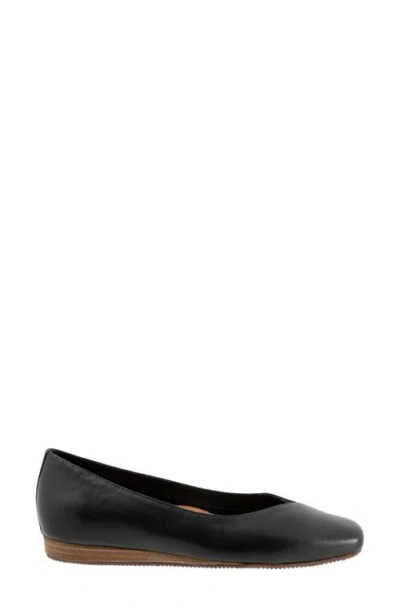 Softwalk ® Vina Flat In Black