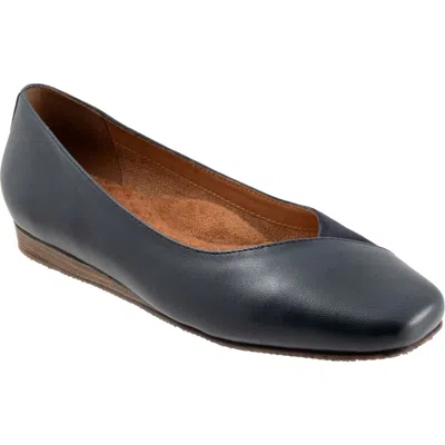 Softwalk ® Vina Flat In Black