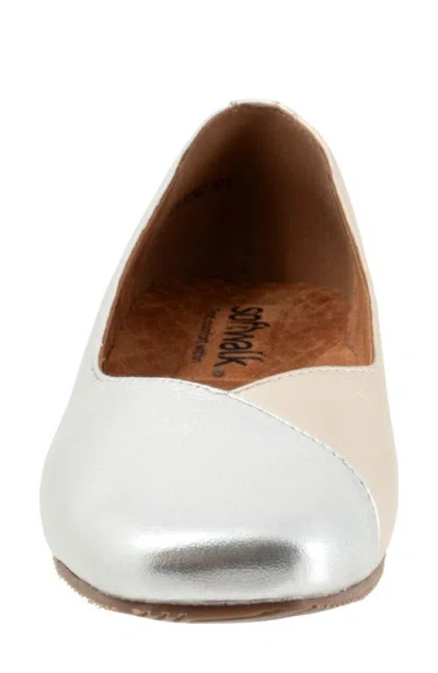 Softwalk ® Vina Flat In White