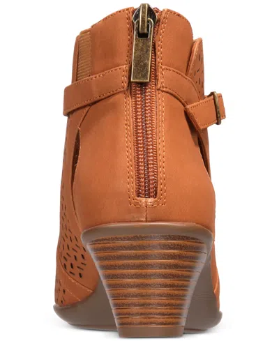 Easy Street Carrigan Sandals In Orange