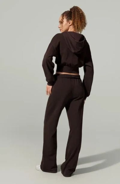 Lilysilk Seamflow Stride Sweatpants In Brown
