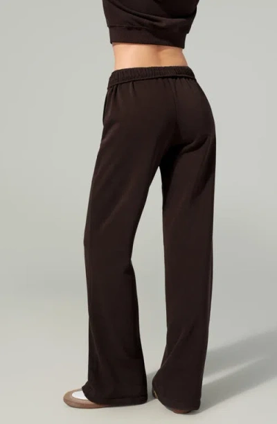 Lilysilk Seamflow Stride Sweatpants In Brown