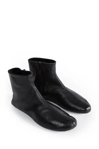 The Row Stella Boots In Leather And Shearling In Black