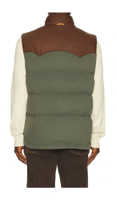 Faherty Range Down Vest In Green