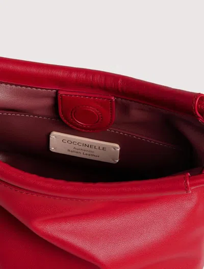 Coccinelle Small Finn Ring-detail Tote Bag In Red