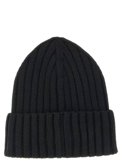 Moncler Logo Patch Beanie In Black