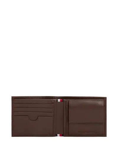 Tommy Hilfiger Grained Card Holder In Brown