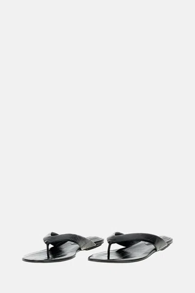 Le Monde Beryl Thong-strap Flat Sandals In Black