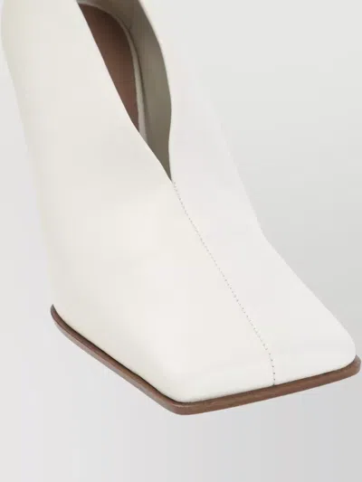 Alaïa Pumps Pointed Toe Seam Detail Stiletto Heel In White