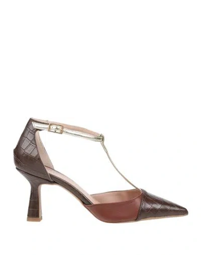 Ovyè Ovyé Woman Pumps Tan Size 8 Leather, Synthetisches Material In Brown