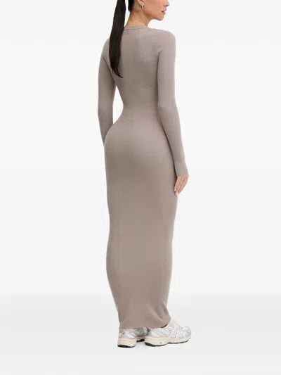 Guess Usa Logo-detal Maxi Dress In Neutral