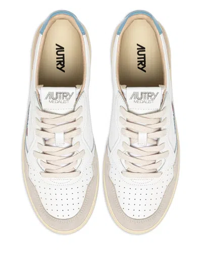 Autry Medialist Low Leather Sneakers Contrast Heel In Neutral