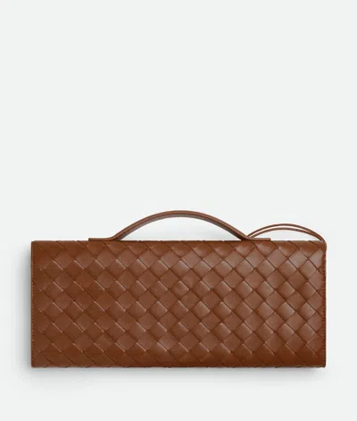 Bottega Veneta Andiamo Clutch In Brown