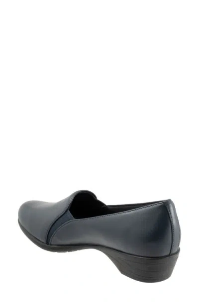 Softwalk ® Reagan Flat In Blue