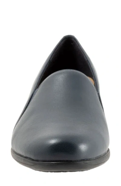 Softwalk ® Reagan Flat In Blue